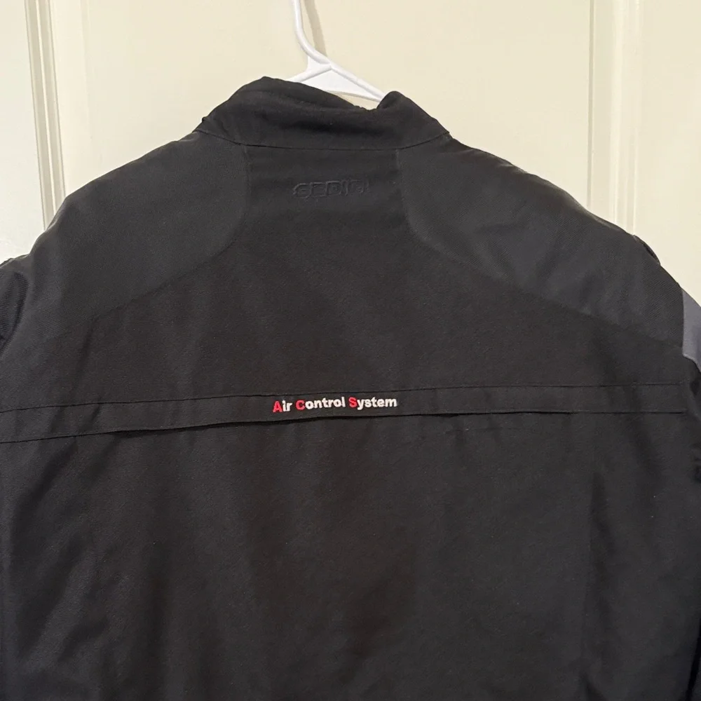 Heated Performance Jacket - Black and Gray - Picture 13 of 17